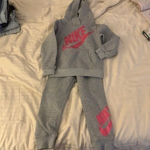 Girls Nike sweatsuit